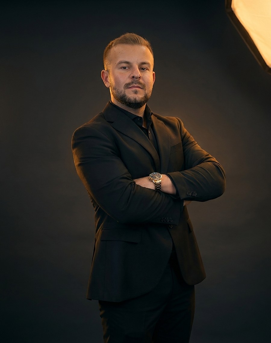Professionelles Studioporträt — Elevated Profiles